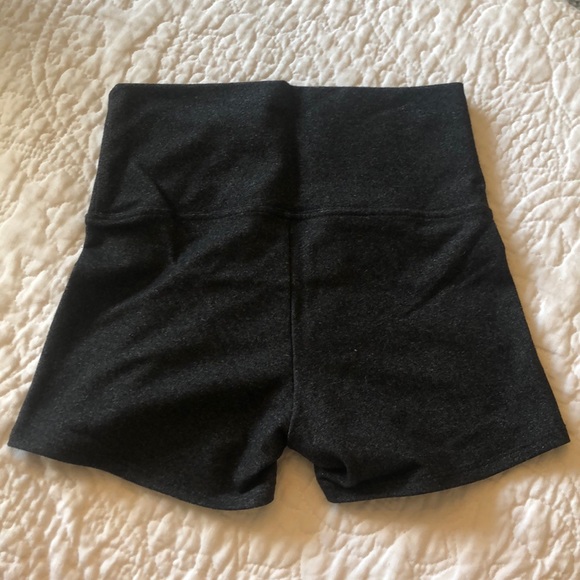 High waisted booty short - Picture 2 of 2